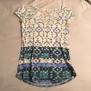 Scoop neck American eagle shirt